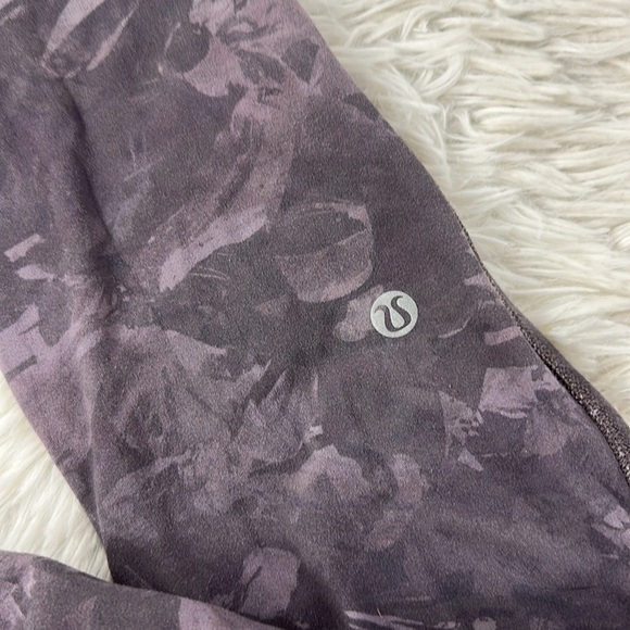 Lululemon Hug your Core Super High-Rise Tight 28" Rejuvenate Dark Chrome Multi - Picture 3 of 5